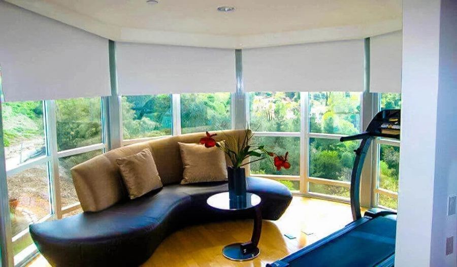 why-designers-are-putting-blackout-shades-in-luxury-california-homes